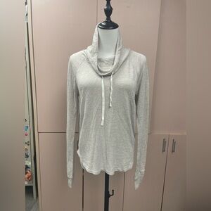 Hollister women's beige long sleeve cowl neck knit sweatshirt top size small